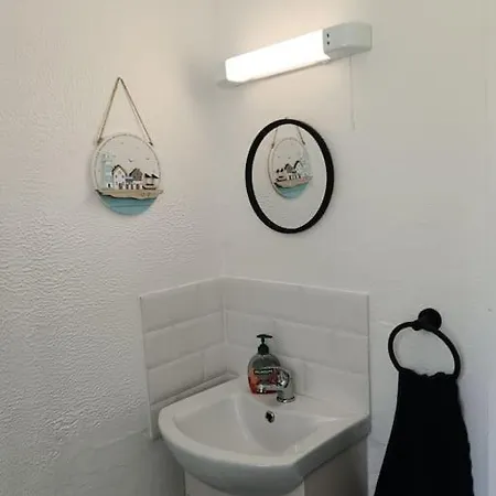 Escape -2 Bed -sleeps 4 *