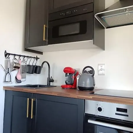 Escape -2 Bed -sleeps 4