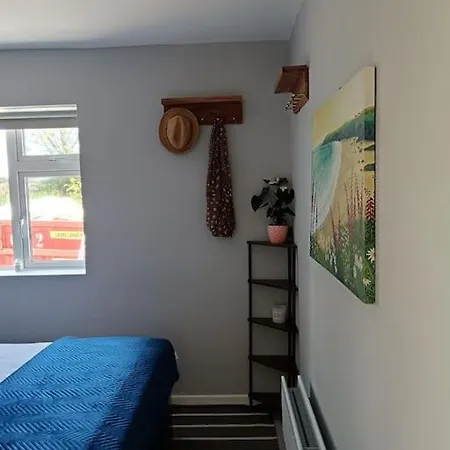 Escape -2 Bed -sleeps 4 丁格尔