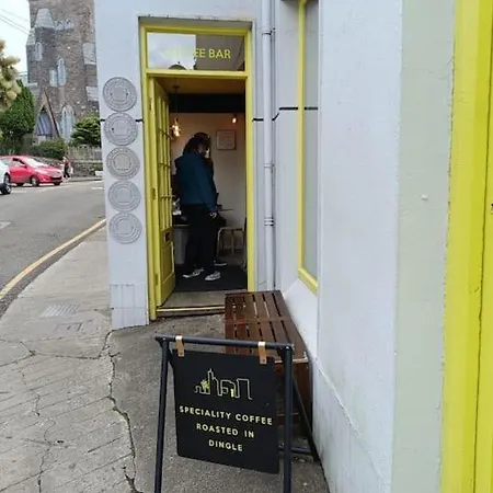 Escape -2 Bed -sleeps 4 *