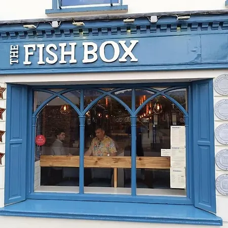 Escape -2 Bed -sleeps 4 شقة *