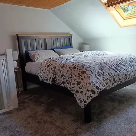 Escape -2 Bed -sleeps 4 * دينغل