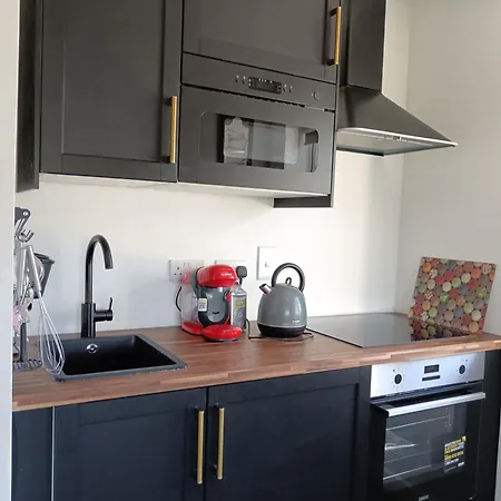 Escape -2 Bed -sleeps 4