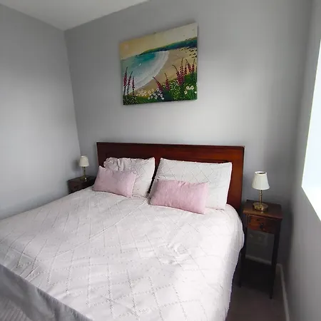 Escape -2 Bed -sleeps 4 Dingle