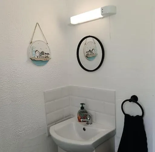 Escape -2 Bed -sleeps 4 *