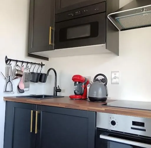 Escape -2 Bed -sleeps 4