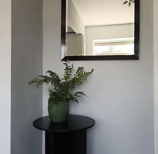 Escape -2 Bed -sleeps 4 *