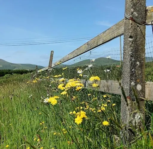 Escape -2 Bed -sleeps 4 *