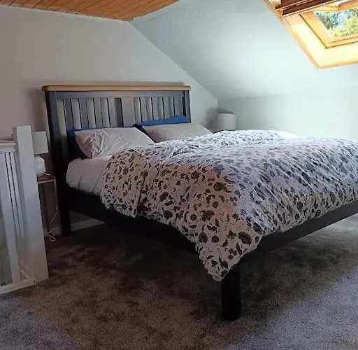 Escape -2 Bed -sleeps 4 * Дингл